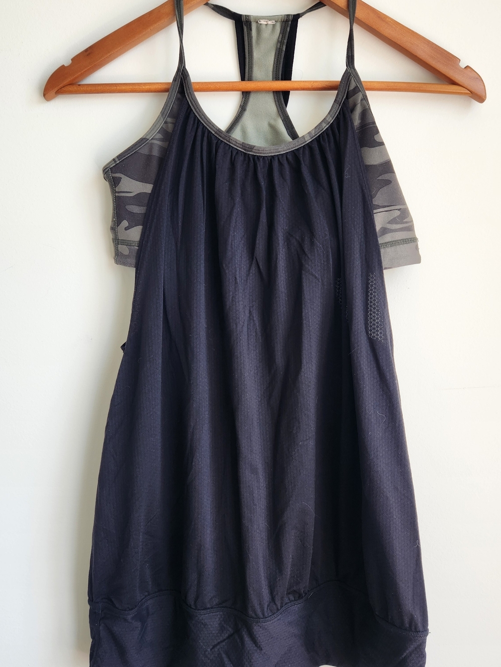lululemon athletica black tank with gray camo straps